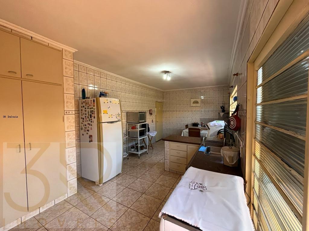 Casa à venda com 3 quartos, 180m² - Foto 3