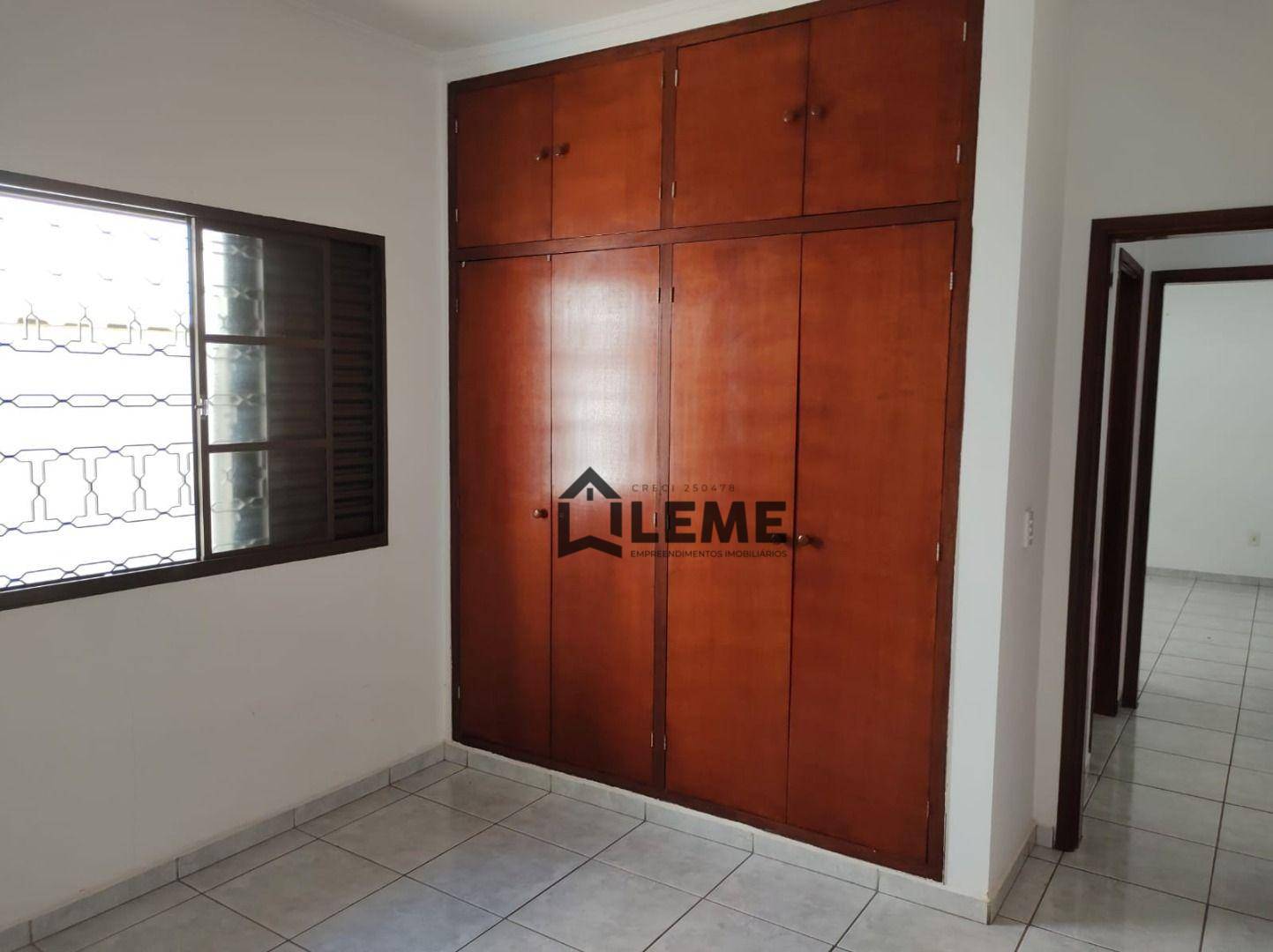 Casa à venda e aluguel com 3 quartos, 450m² - Foto 5