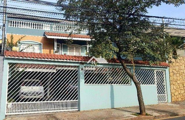 Casa à venda com 3 quartos, 259m² - Foto 1