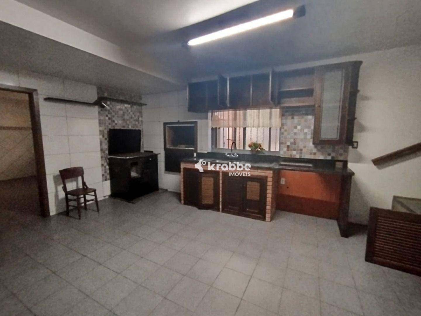 Casa para alugar com 4 quartos, 180m² - Foto 11