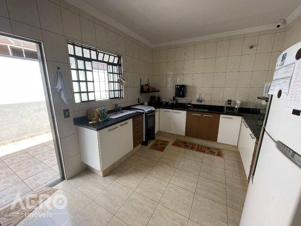 Casa à venda com 3 quartos, 225m² - Foto 34