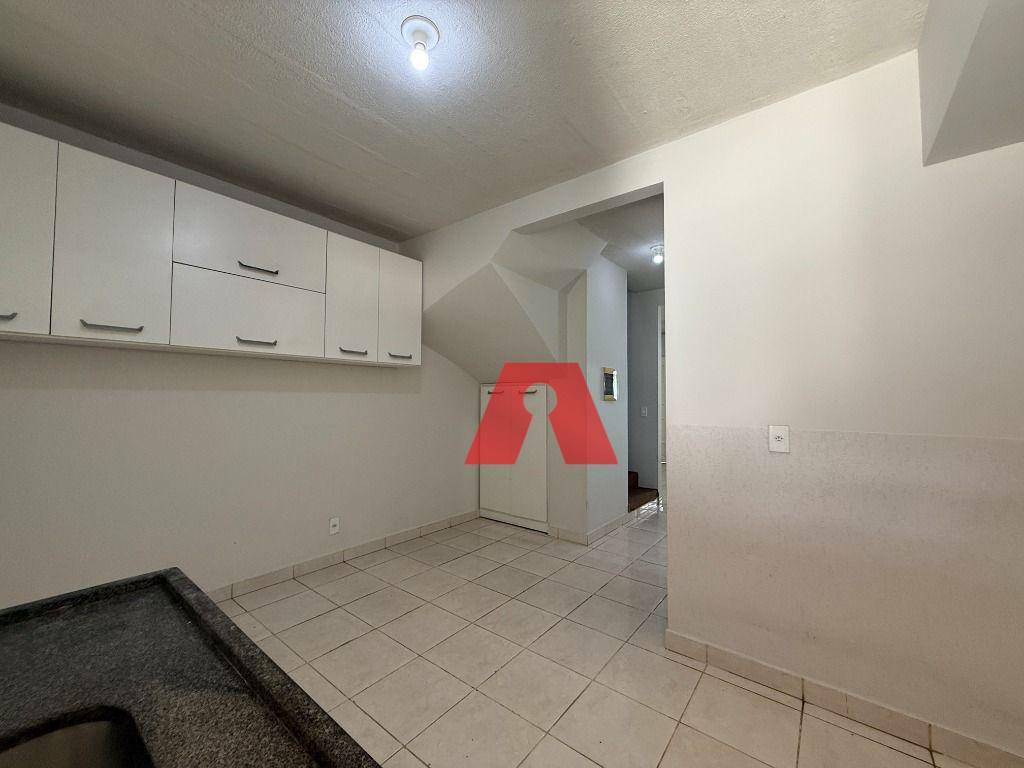 Casa de Condomínio para alugar com 2 quartos, 81m² - Foto 4
