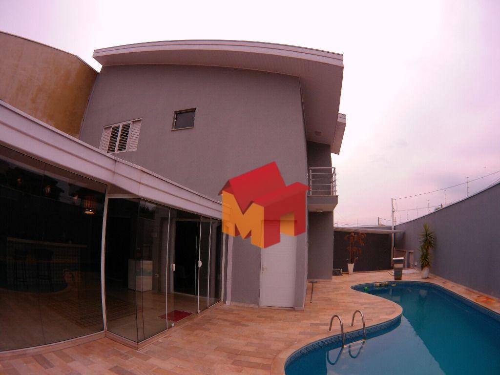 Casa à venda com 3 quartos, 250m² - Foto 1