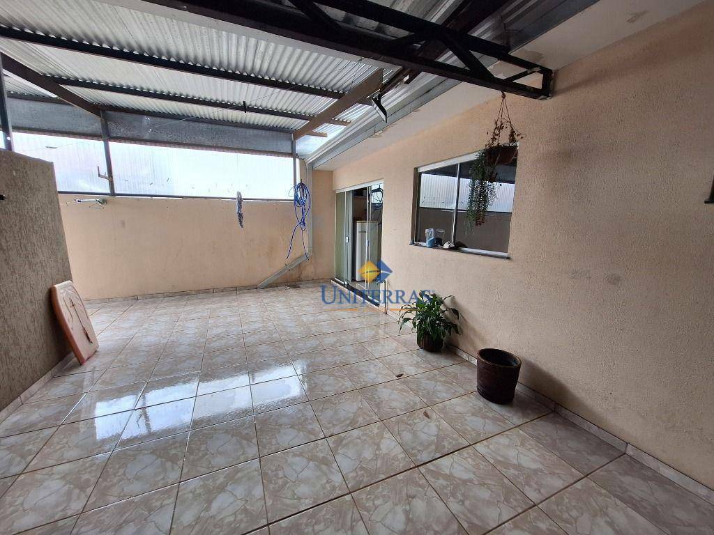 Casa à venda com 2 quartos, 60m² - Foto 11