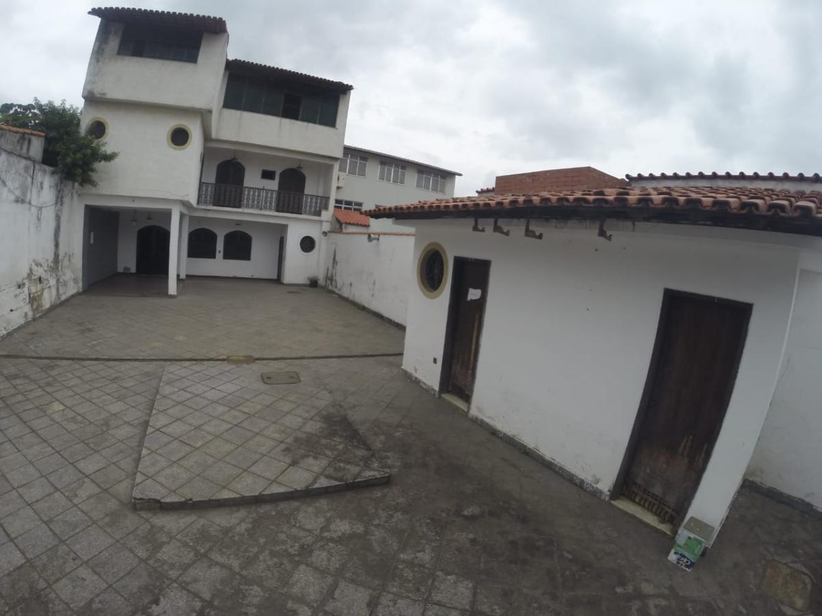 Casa para alugar com 3 quartos, 305m² - Foto 2