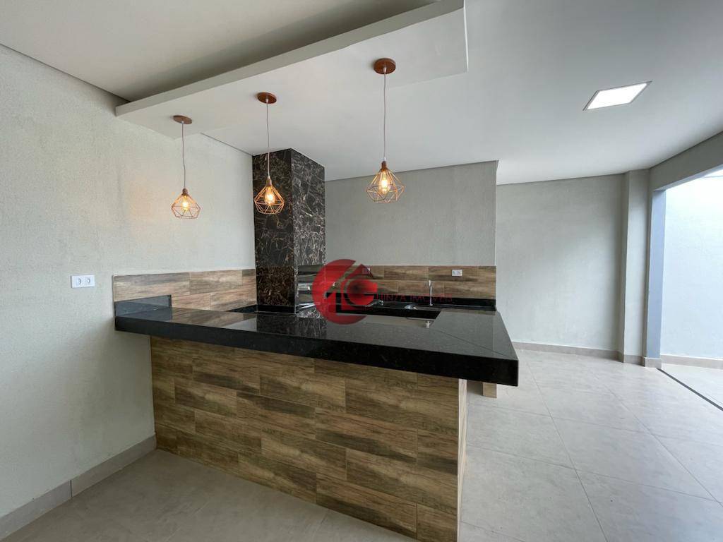 Casa à venda com 3 quartos, 225m² - Foto 3