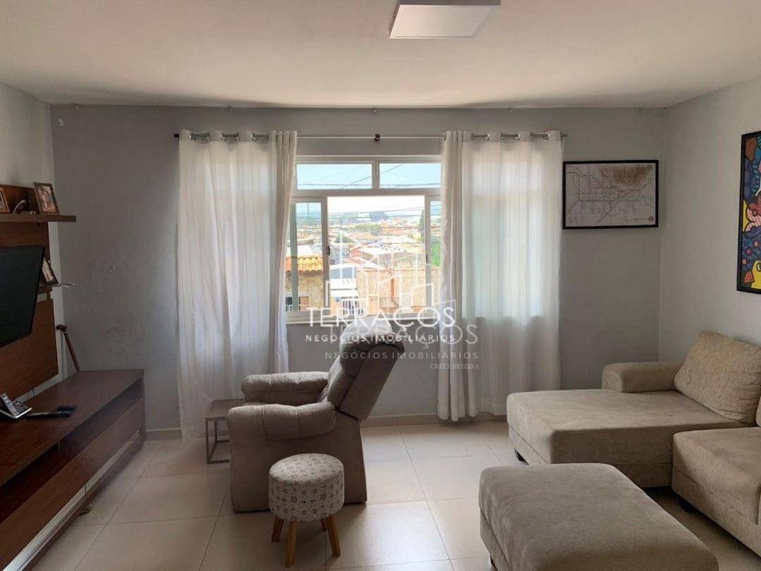 Casa à venda com 3 quartos, 149m² - Foto 1