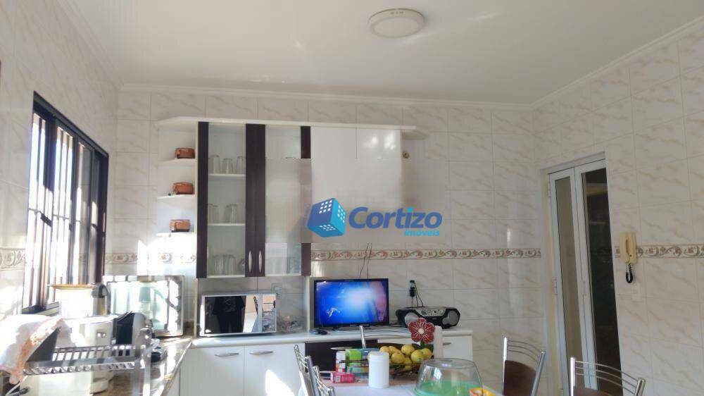 Casa à venda com 4 quartos, 380m² - Foto 6