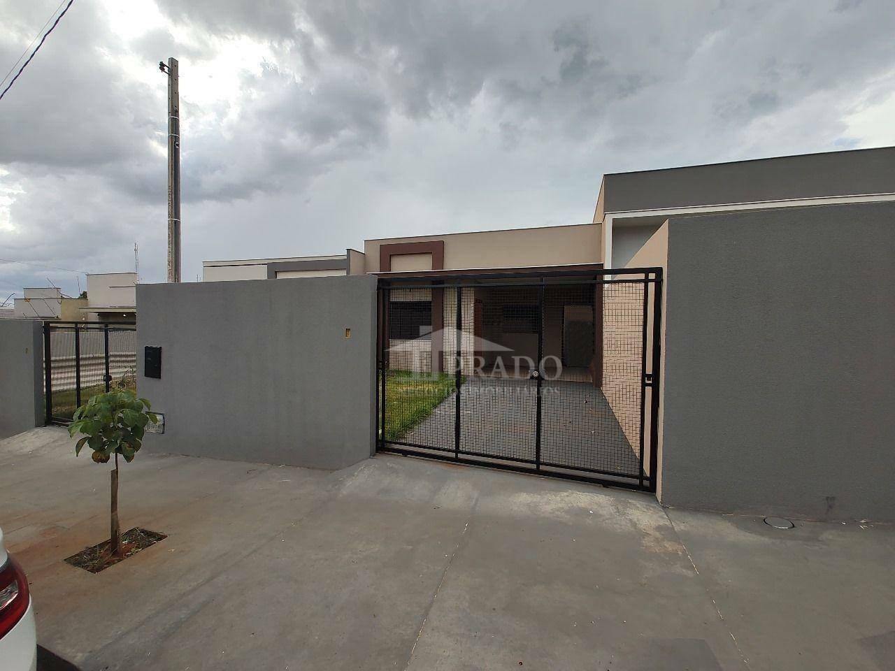 Casa à venda com 2 quartos, 74m² - Foto 1