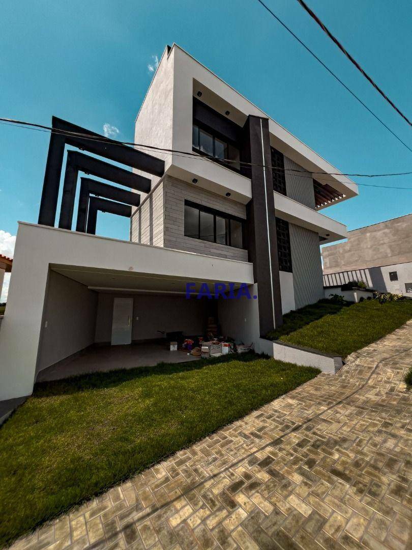 Casa de Condomínio à venda com 5 quartos, 250m² - Foto 1