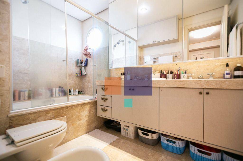 Apartamento para alugar com 4 quartos, 240m² - Foto 28