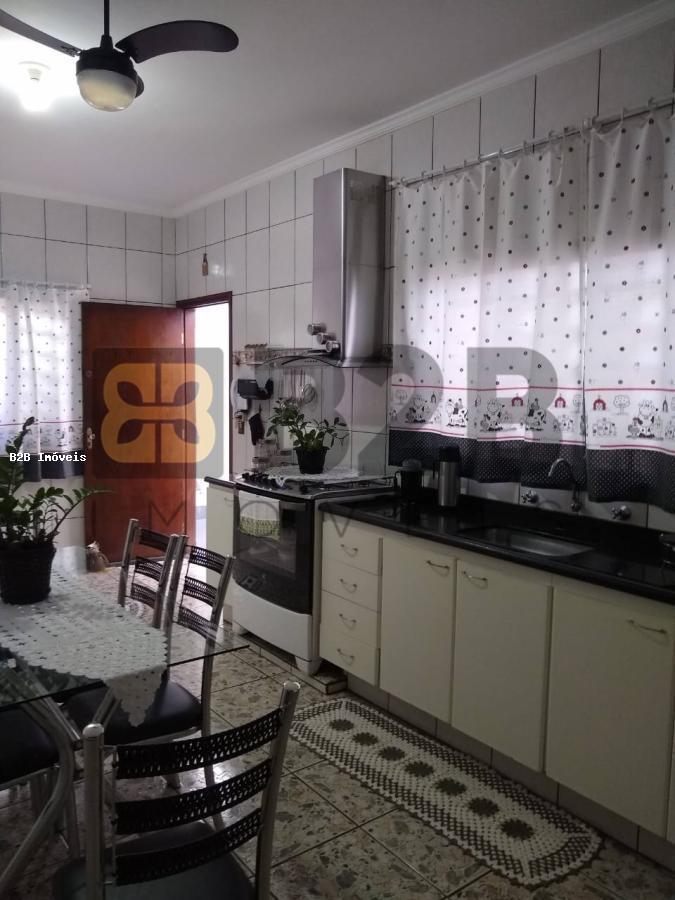 Casa à venda com 2 quartos, 164m² - Foto 4