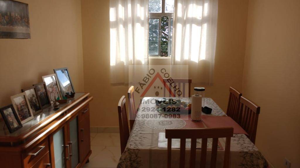 Casa de Condomínio à venda com 3 quartos, 212m² - Foto 2