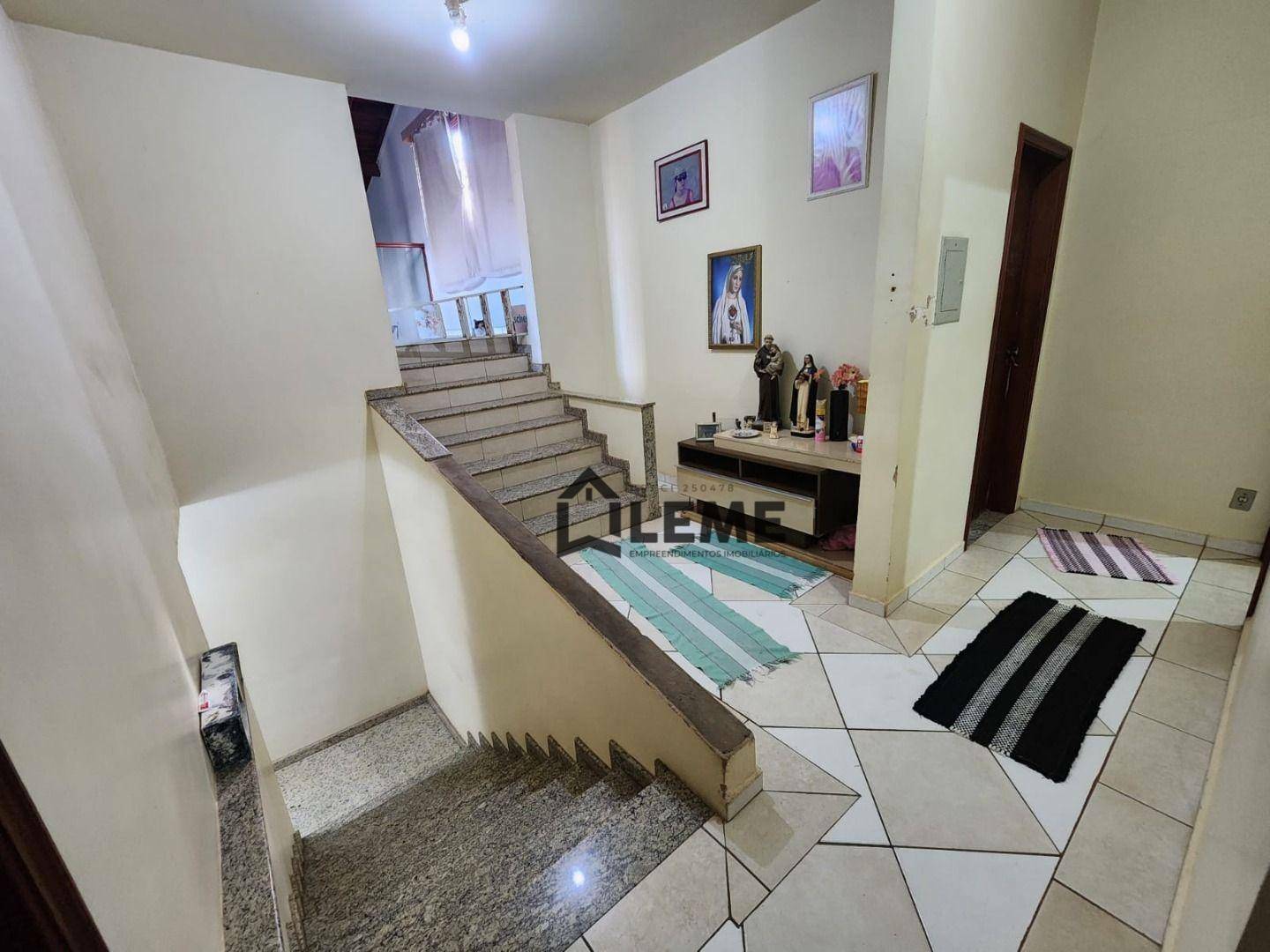 Casa à venda com 6 quartos, 265m² - Foto 11