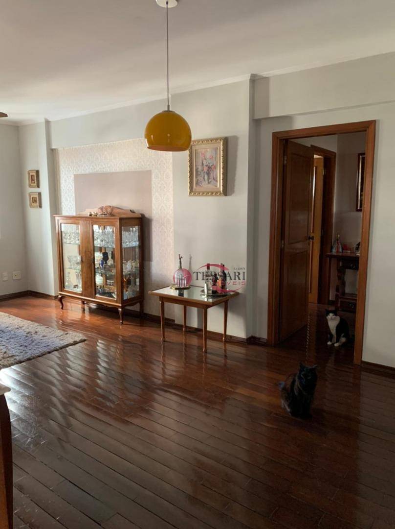 Apartamento à venda com 4 quartos, 200m² - Foto 2