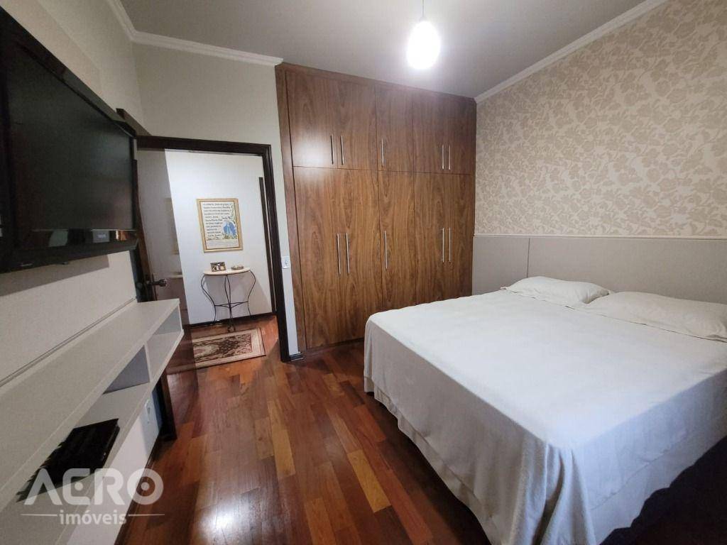 Casa à venda com 4 quartos, 363m² - Foto 16