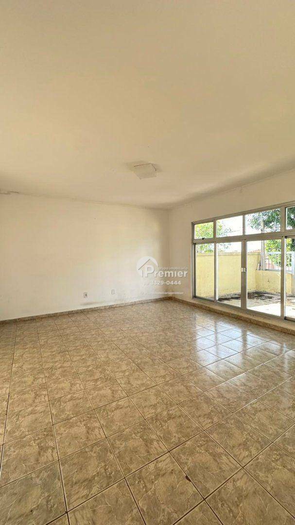 Casa à venda com 3 quartos, 179m² - Foto 2