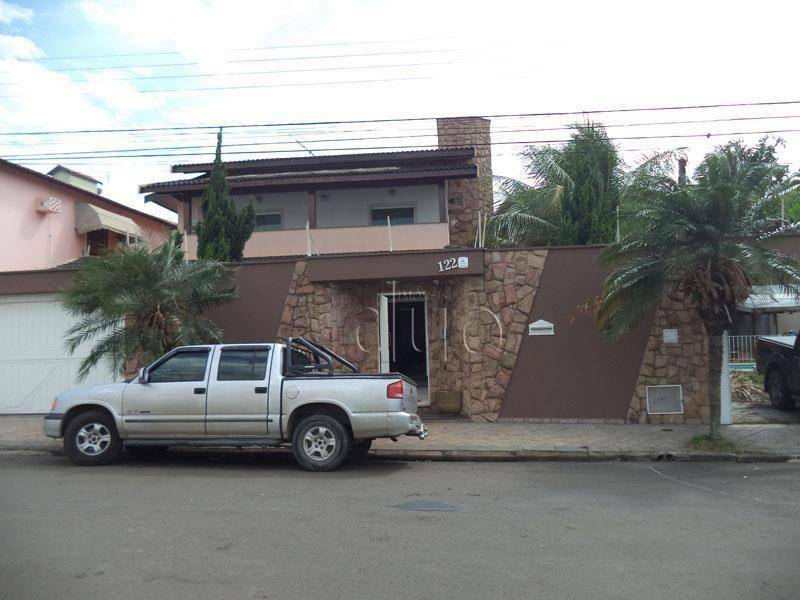 Casa à venda e aluguel com 5 quartos, 480m² - Foto 1