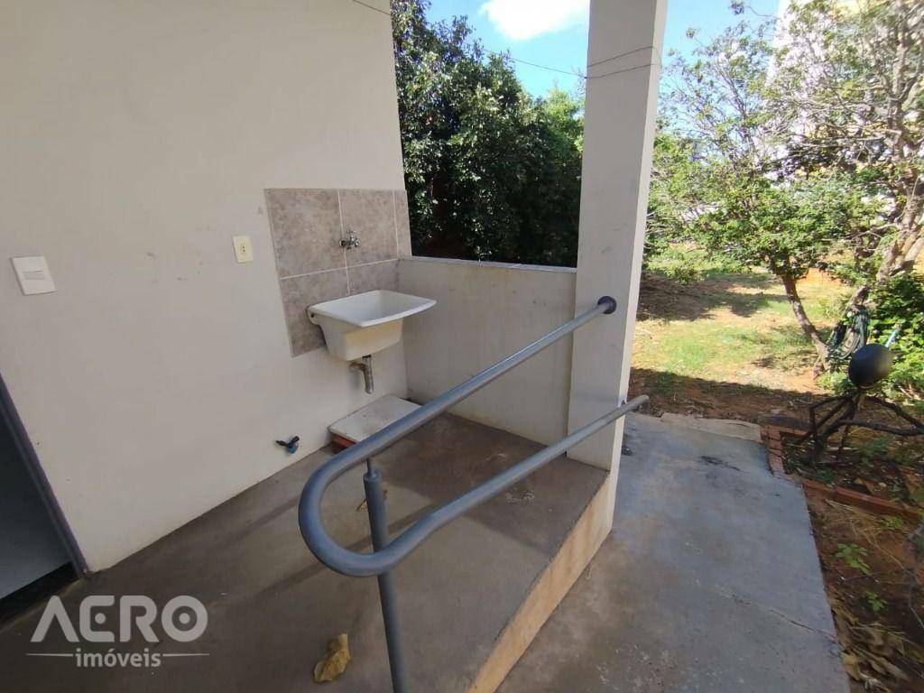 Casa para alugar com 2 quartos, 110m² - Foto 9