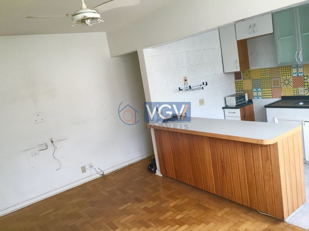 Apartamento à venda com 2 quartos, 62m² - Foto 2