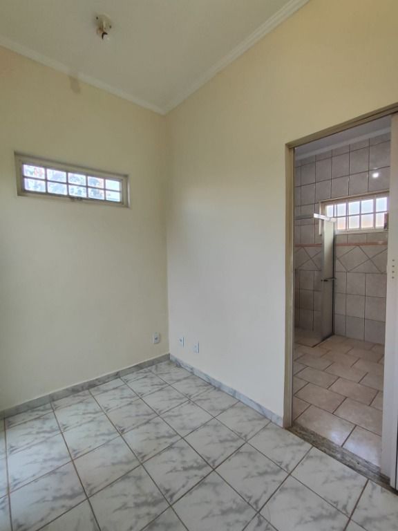 Casa para alugar com 4 quartos, 160m² - Foto 11