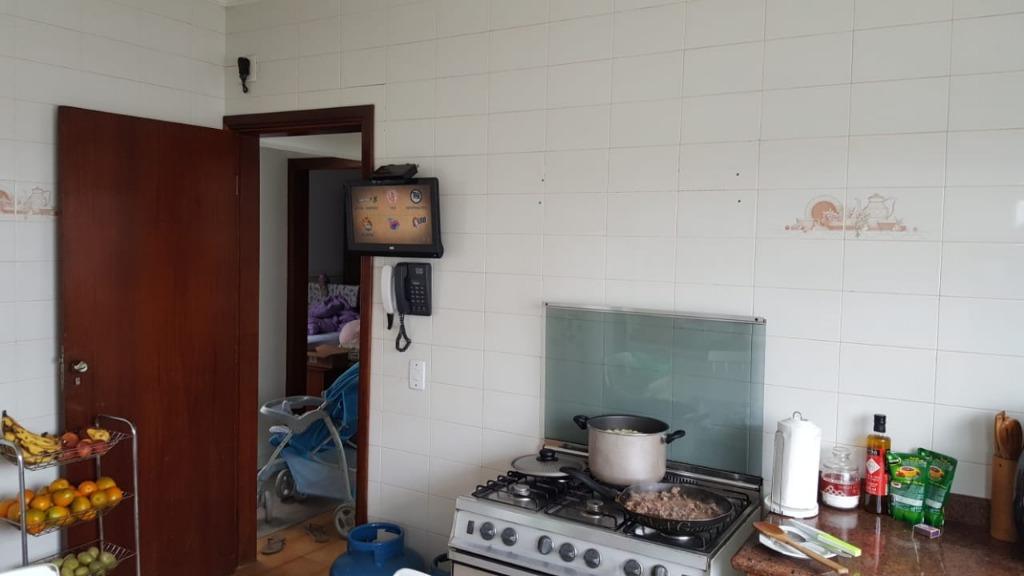 Casa à venda com 3 quartos, 300m² - Foto 14