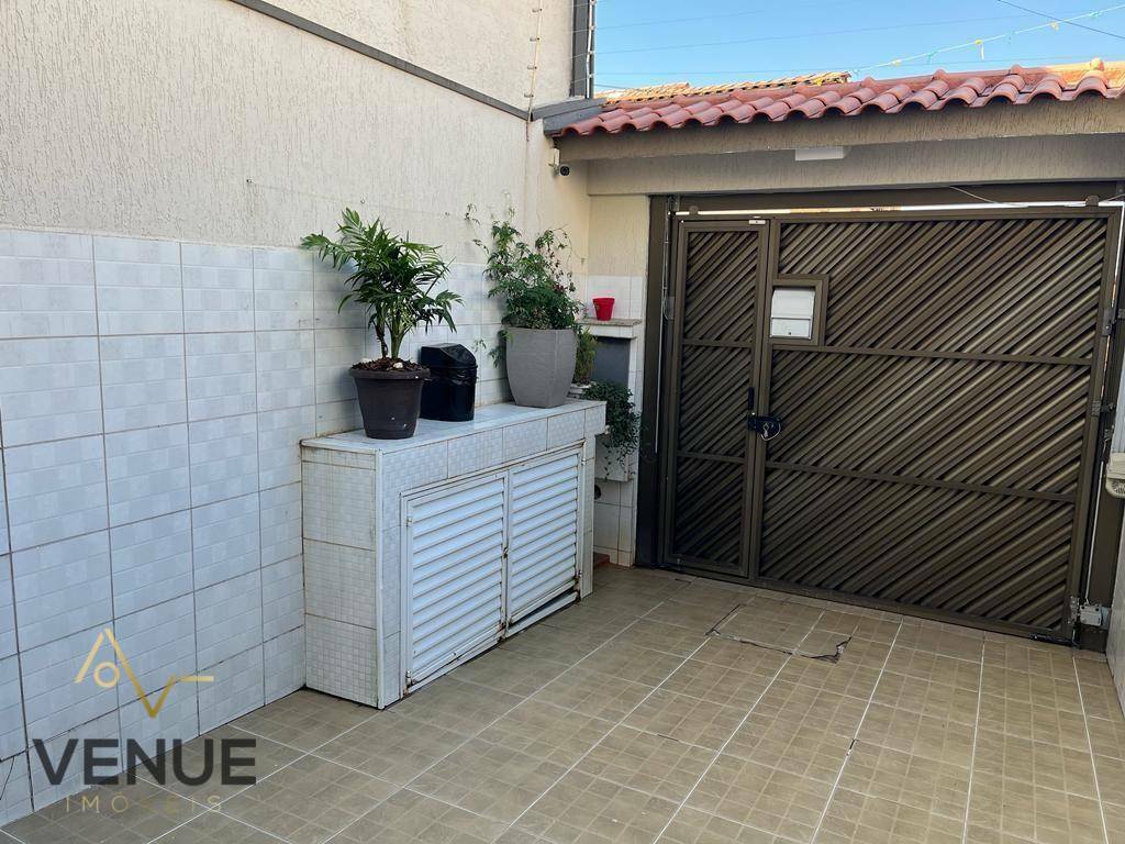 Sobrado à venda com 3 quartos, 240m² - Foto 3