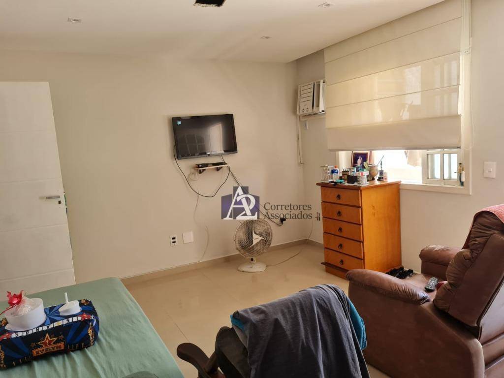 Casa à venda com 3 quartos, 215m² - Foto 18