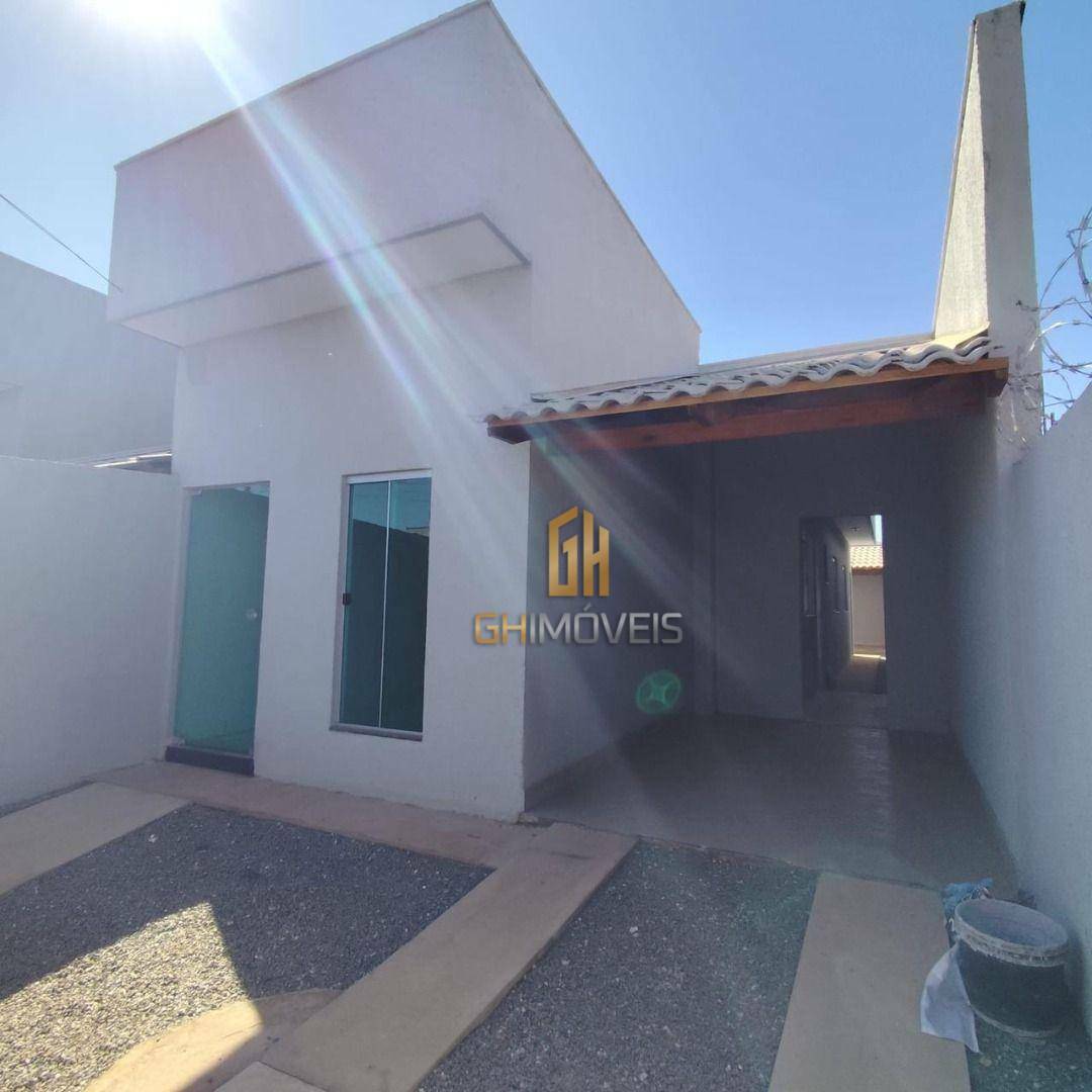 Casa à venda com 2 quartos, 100m² - Foto 1