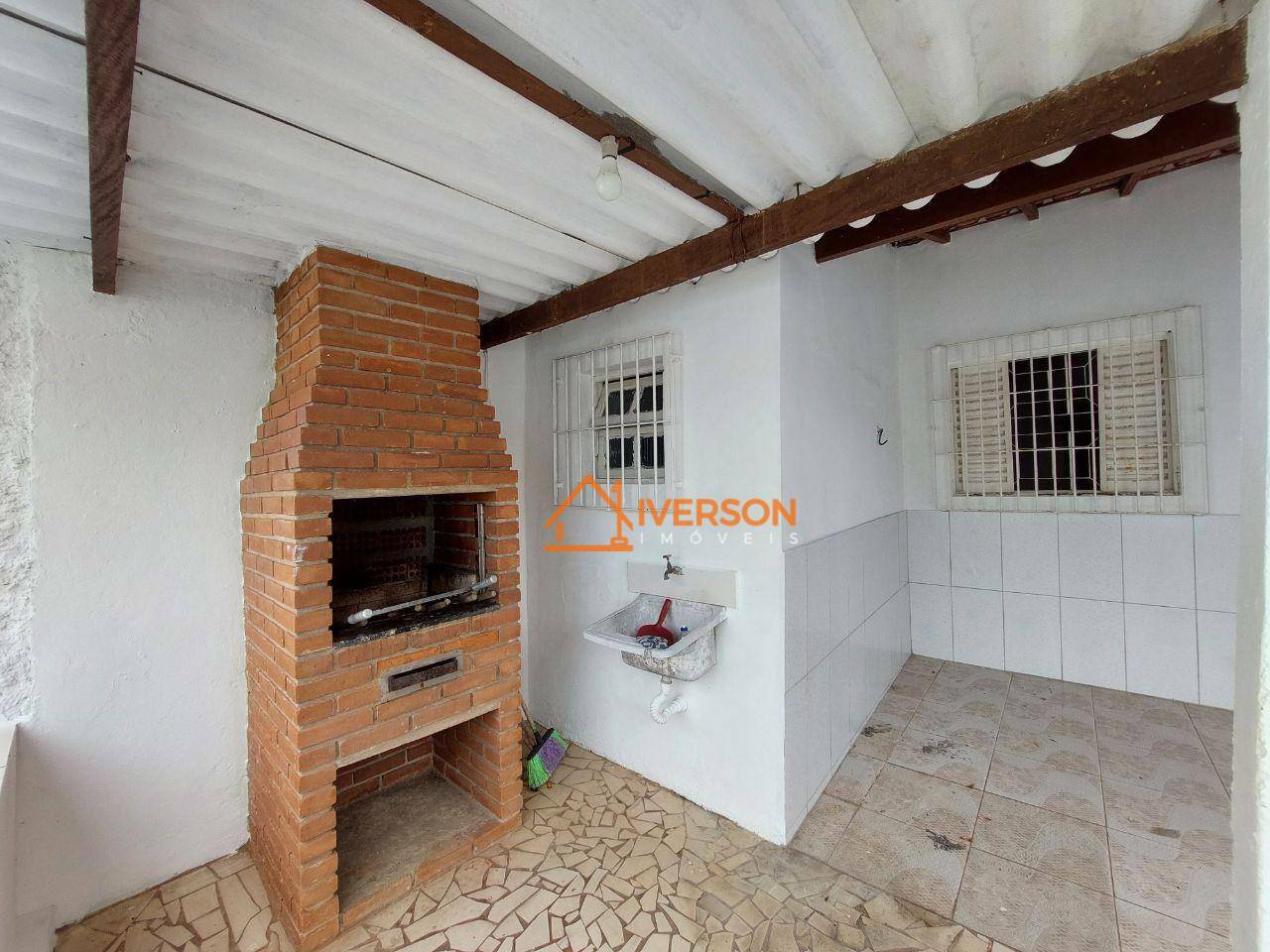 Casa à venda com 2 quartos, 54m² - Foto 13