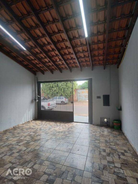 Casa à venda com 3 quartos, 104m² - Foto 2