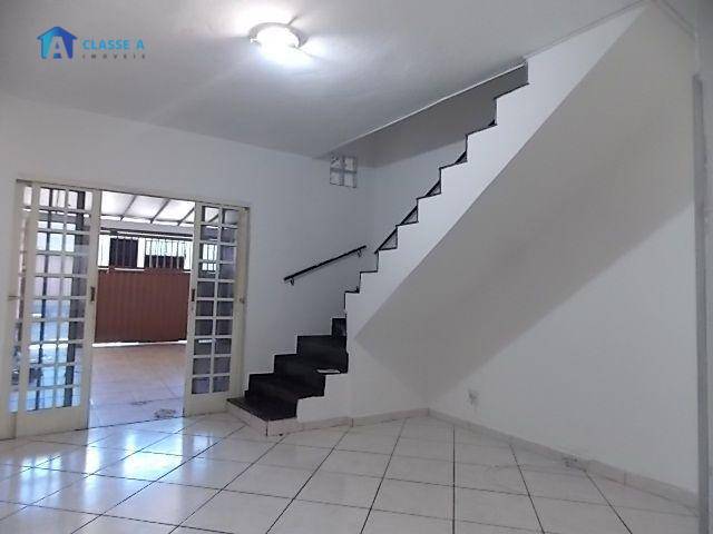 Casa à venda com 2 quartos, 61m² - Foto 1