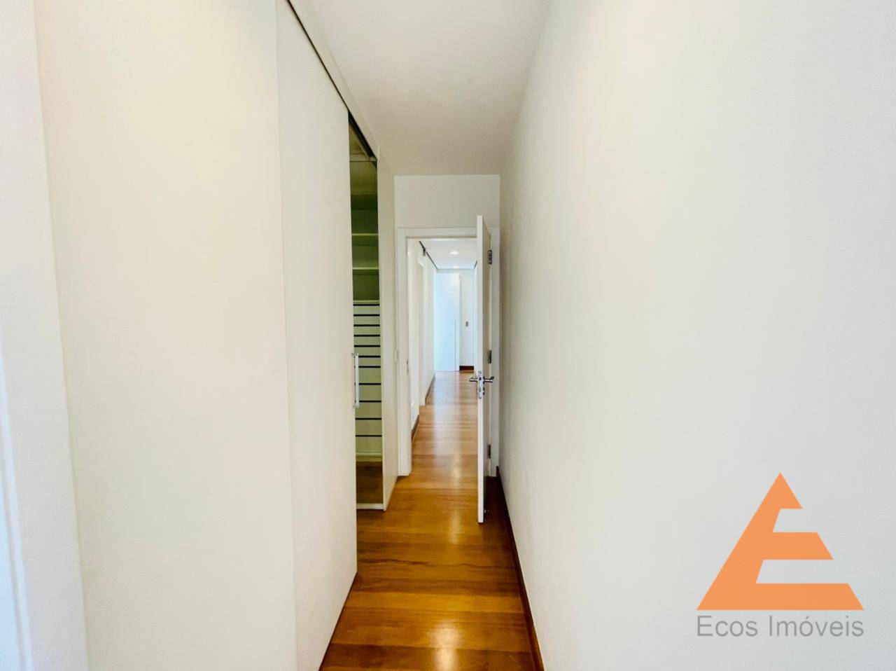 Apartamento à venda com 3 quartos, 215m² - Foto 8