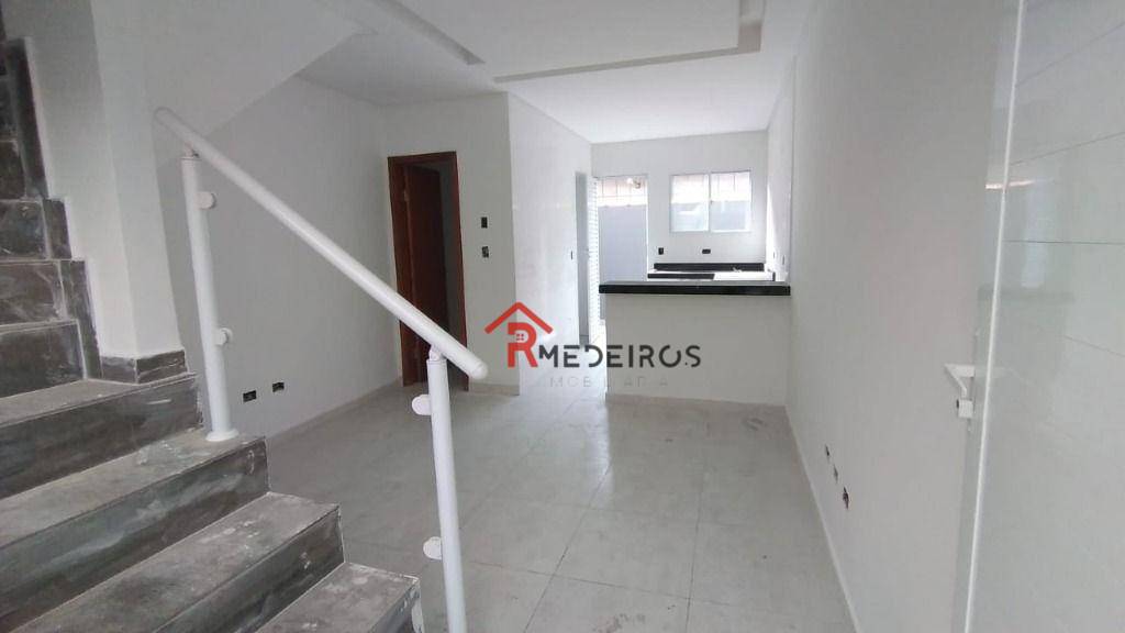 Casa à venda com 2 quartos, 50m² - Foto 2