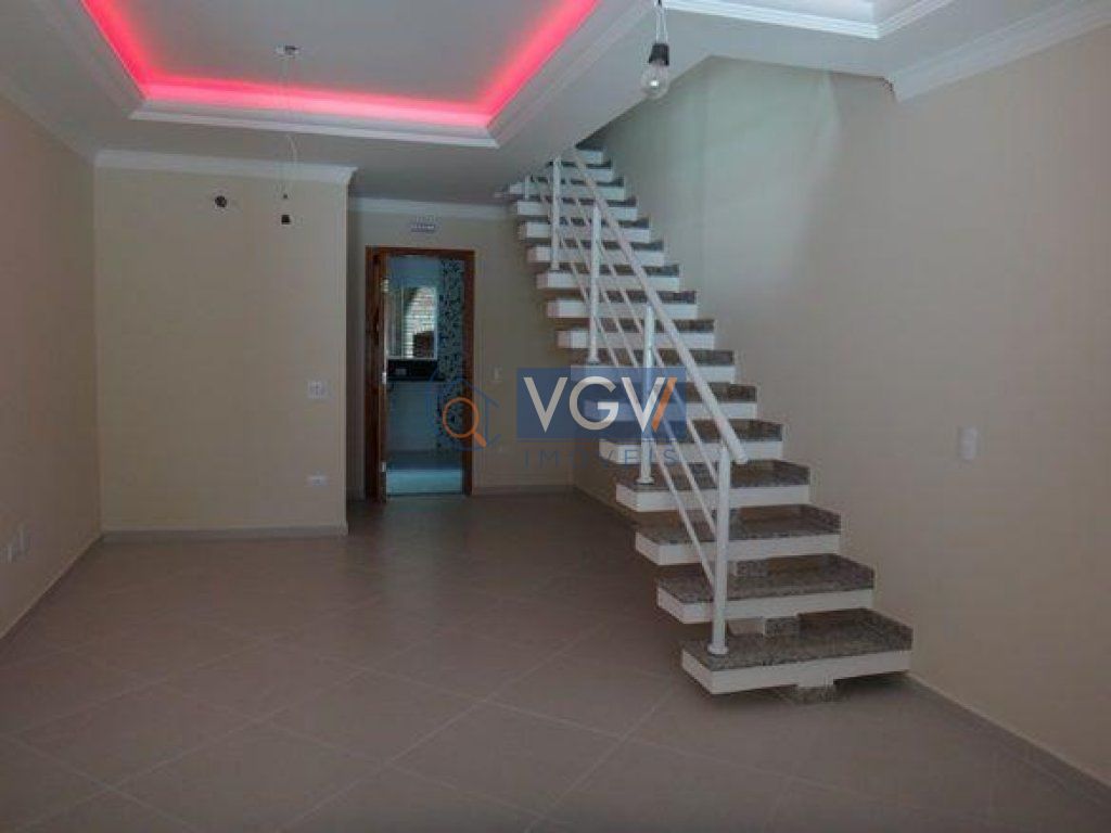 Casa à venda com 3 quartos, 125m² - Foto 1