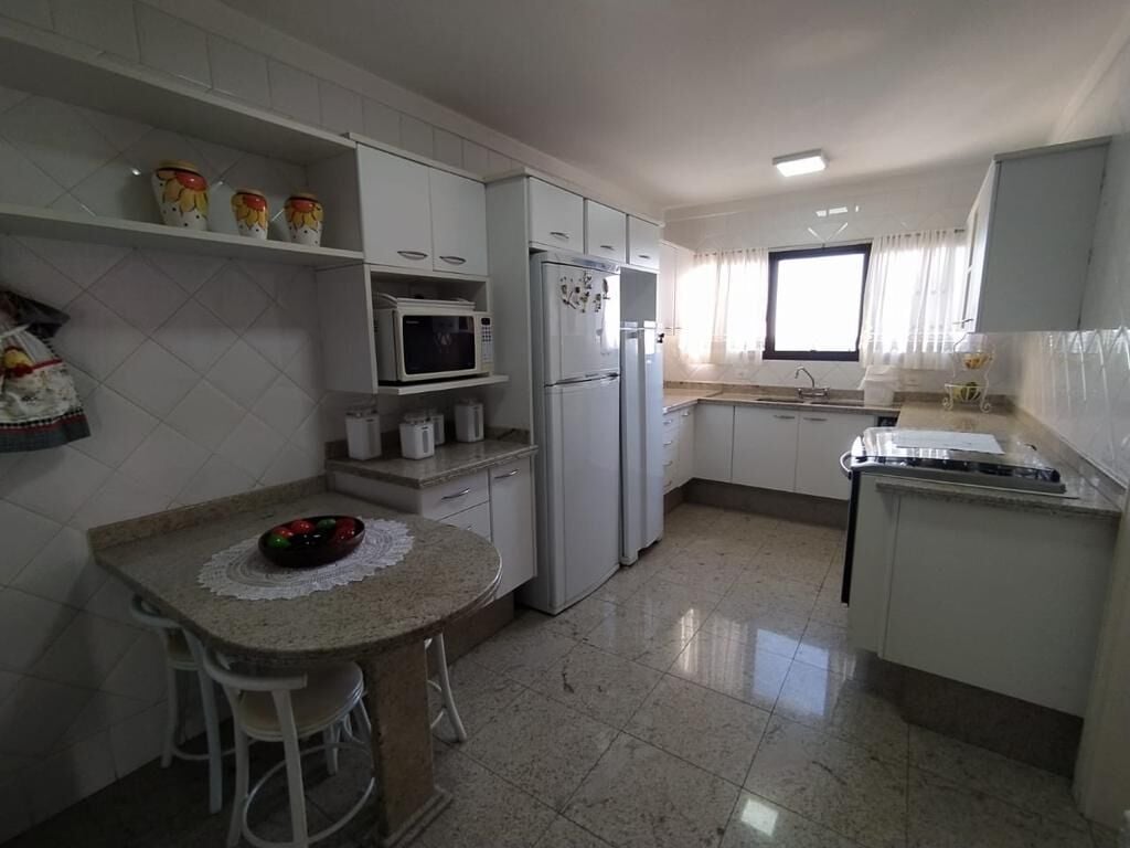 Apartamento à venda com 4 quartos, 250m² - Foto 4