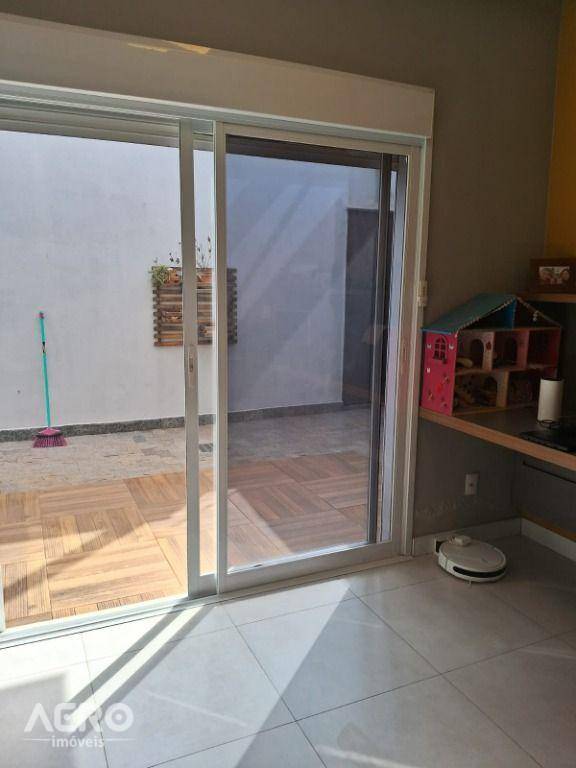 Casa à venda com 3 quartos, 231m² - Foto 22