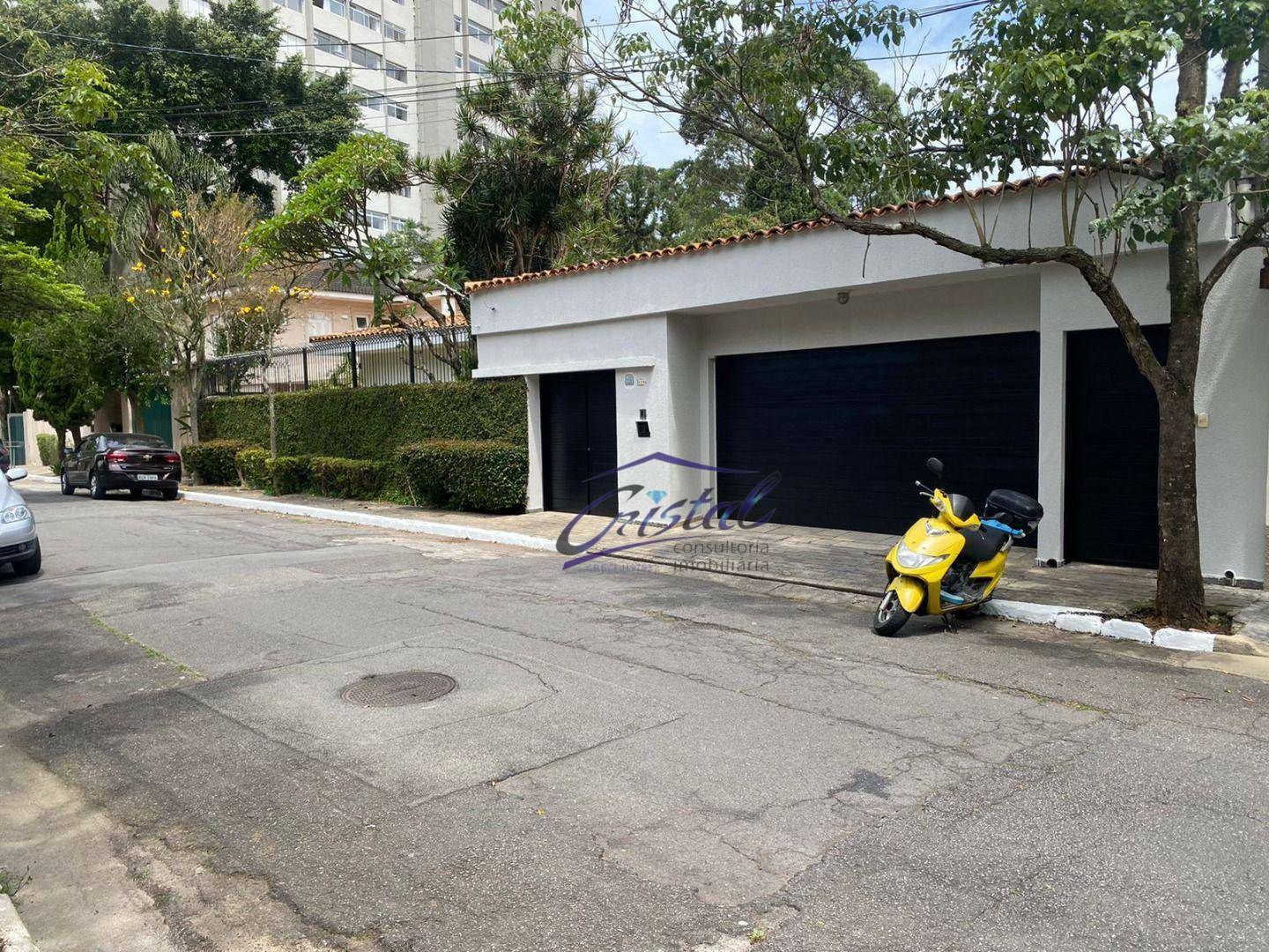 Casa à venda e aluguel com 4 quartos, 450m² - Foto 1