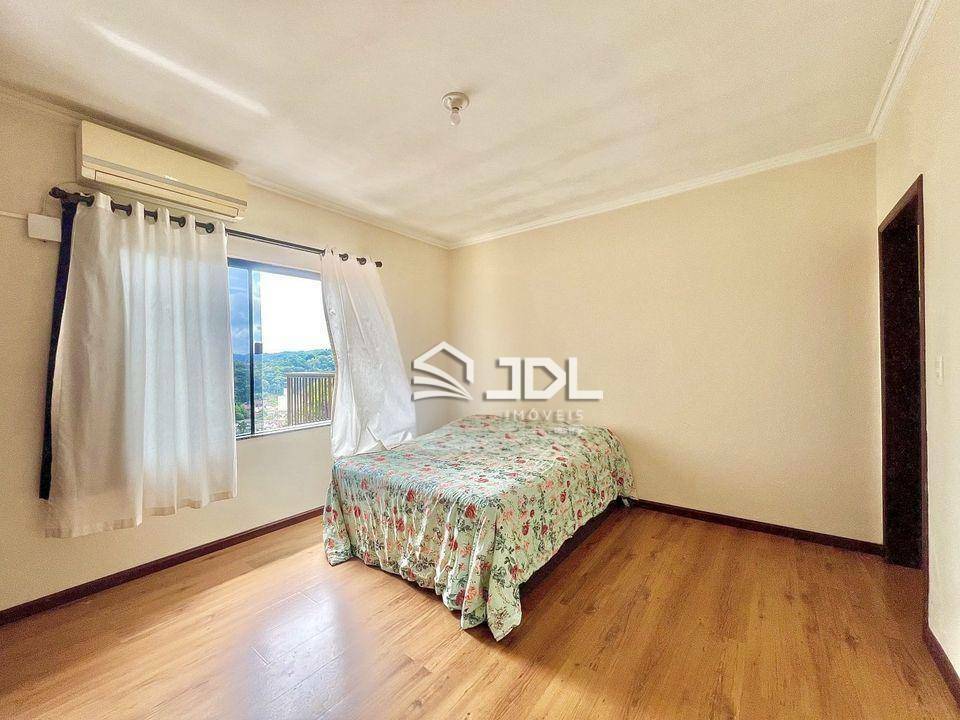 Casa à venda com 3 quartos, 205m² - Foto 18