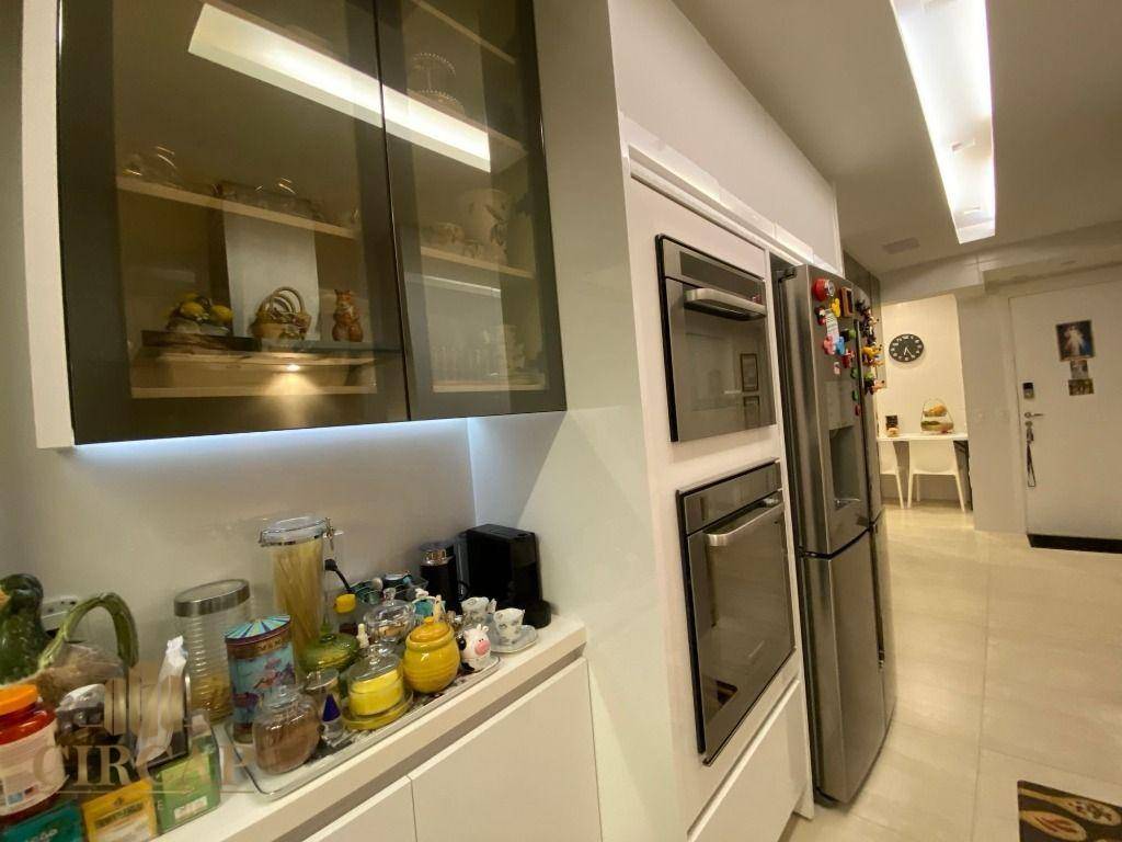 Apartamento à venda com 3 quartos, 180m² - Foto 8