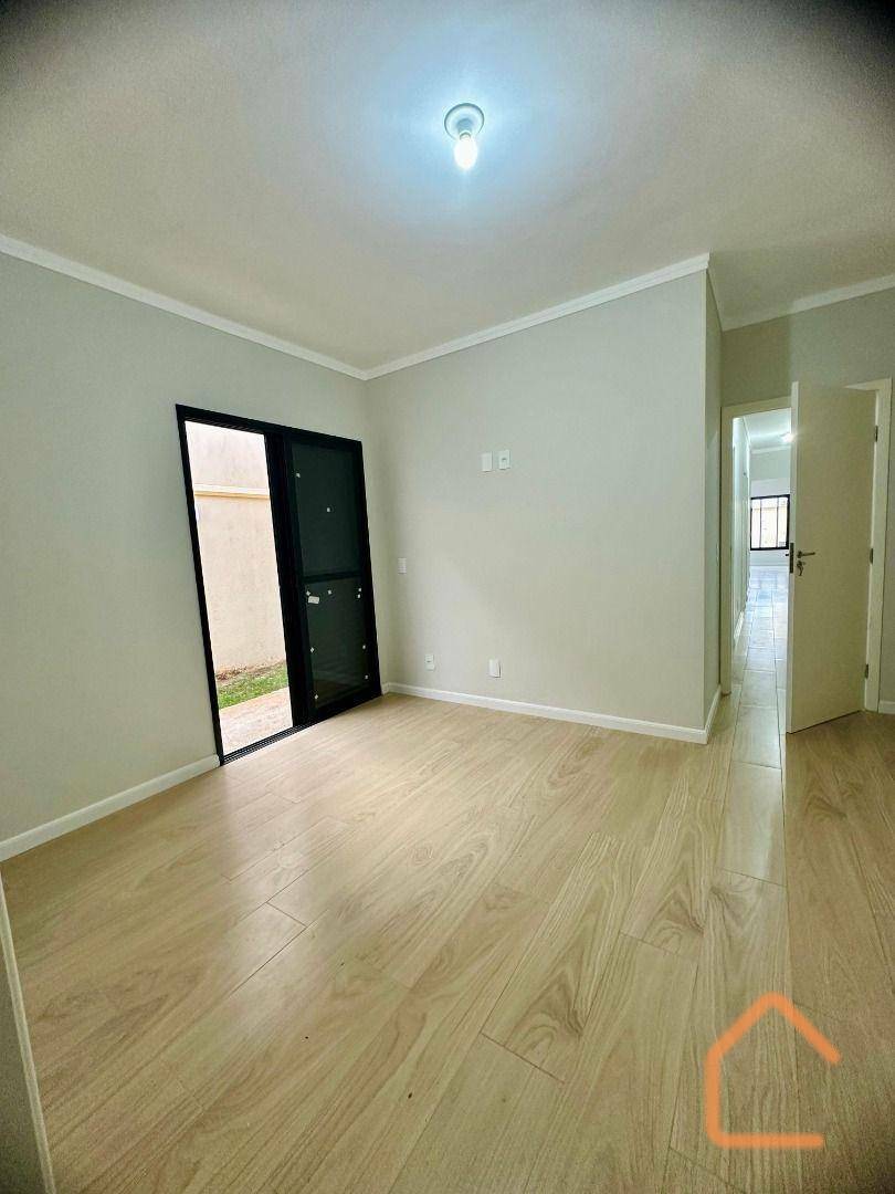 Casa à venda com 3 quartos, 90m² - Foto 4