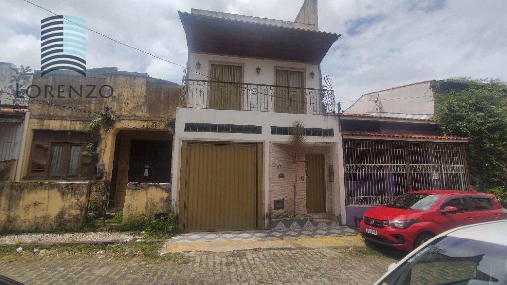 Casa à venda com 4 quartos, 300m² - Foto 1