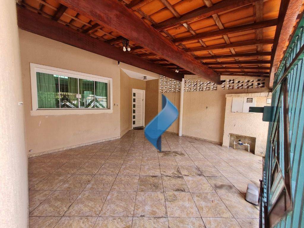 Casa à venda com 3 quartos, 94m² - Foto 1