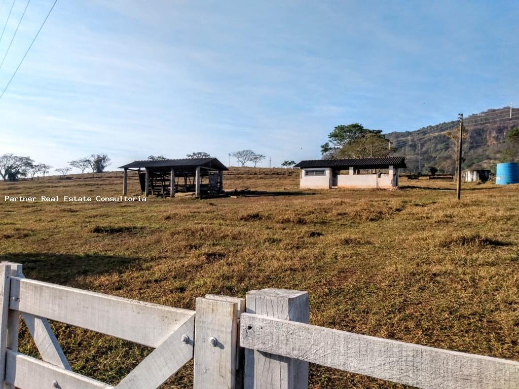 Fazenda à venda com 1 quarto, 64m² - Foto 1