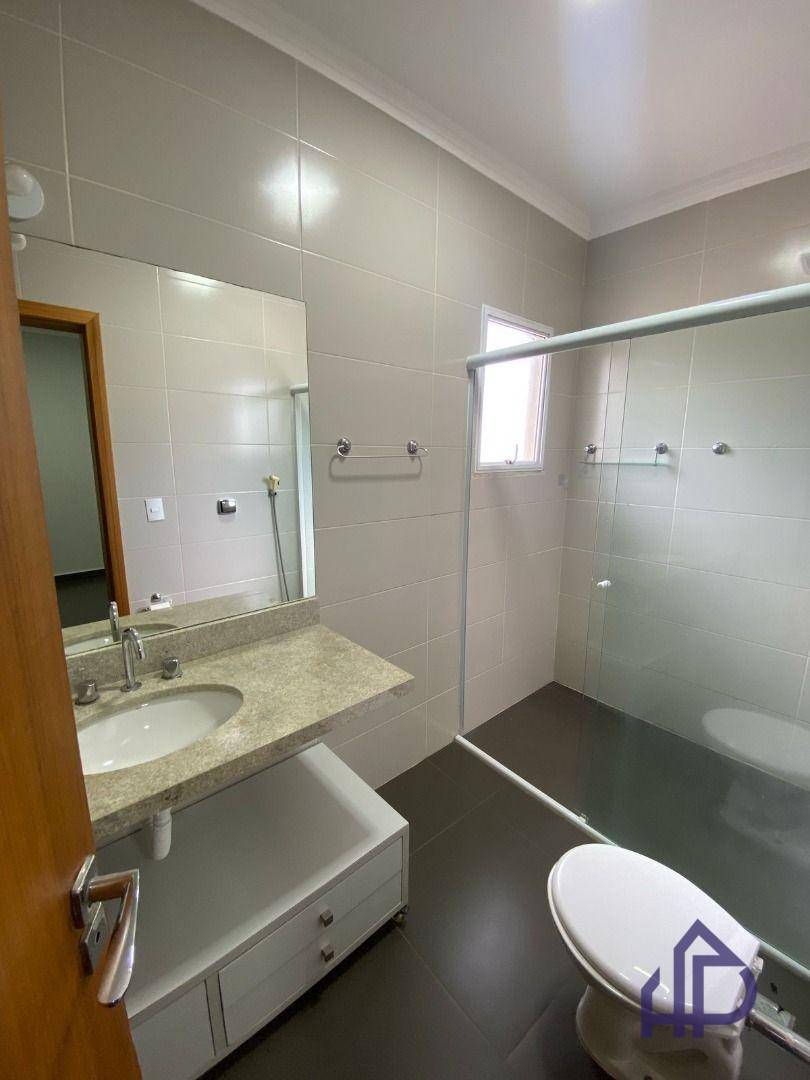 Casa para alugar com 3 quartos, 248m² - Foto 44