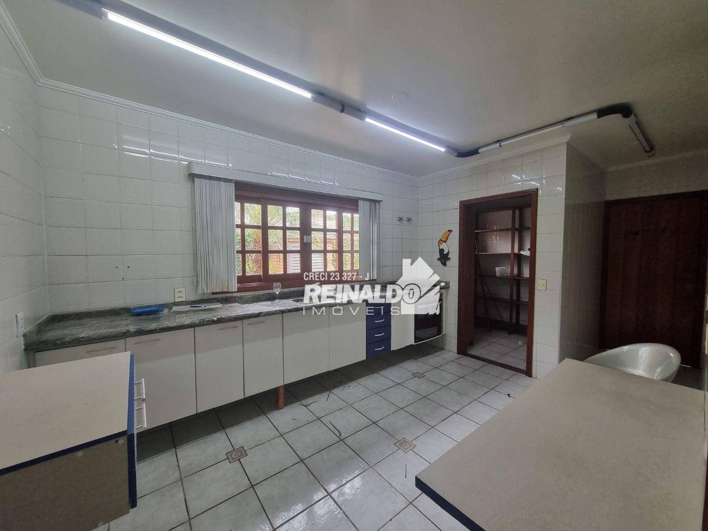 Casa de Condomínio para alugar com 4 quartos, 330m² - Foto 10