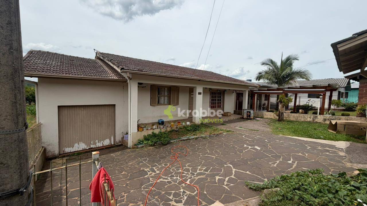 Chácara, 3 quartos, 1635 m² - Foto 2