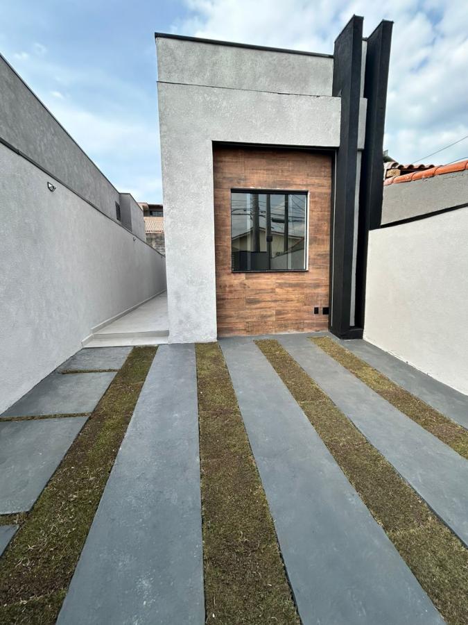 Casa à venda com 2 quartos, 70m² - Foto 2