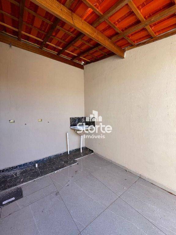 Casa à venda com 2 quartos, 69m² - Foto 13