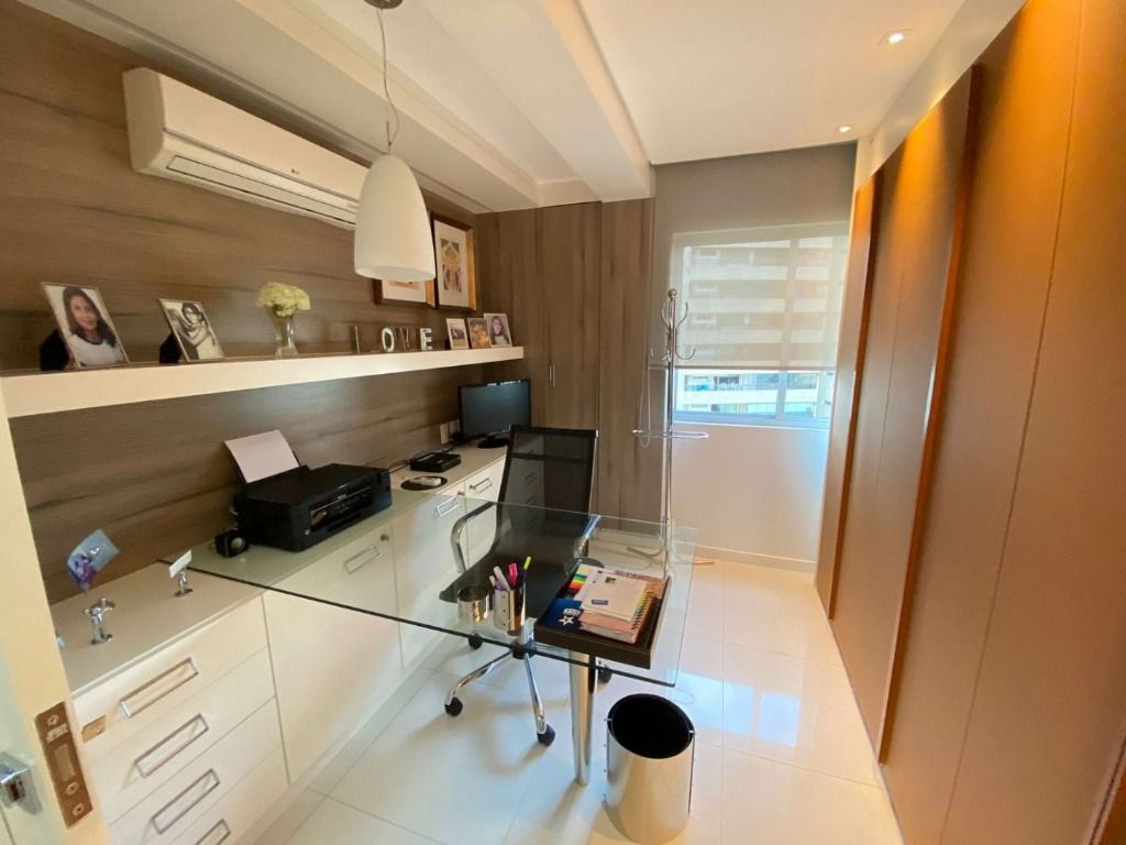 Apartamento à venda com 3 quartos, 212m² - Foto 20